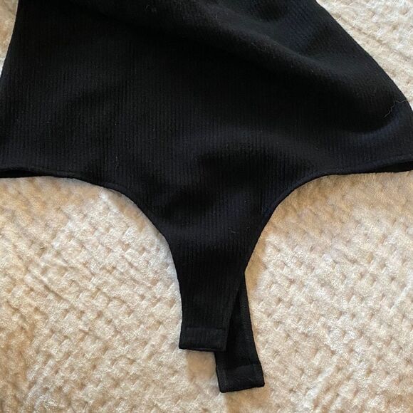 Black Cross-Back Bodysuit - Picture 4 of 8